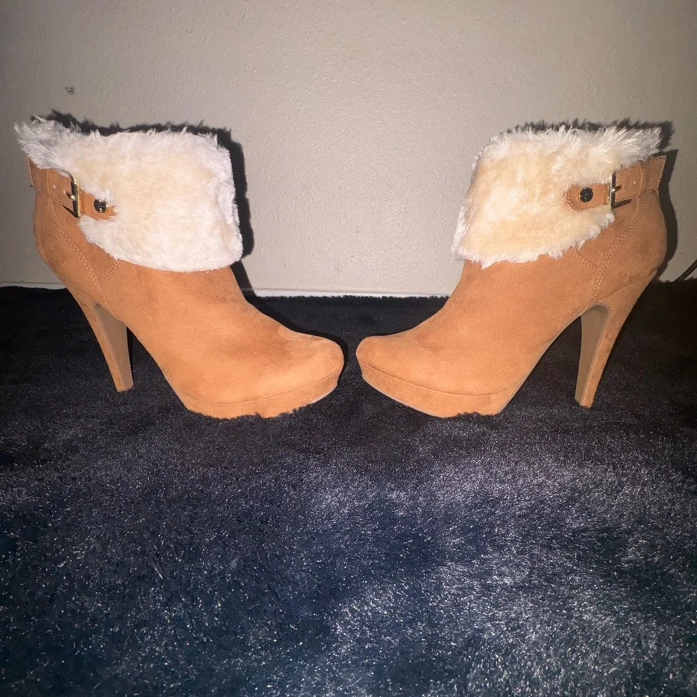 Women's Tan Ankle Boots with Faux Fur Trim - Picture 5 of 16
